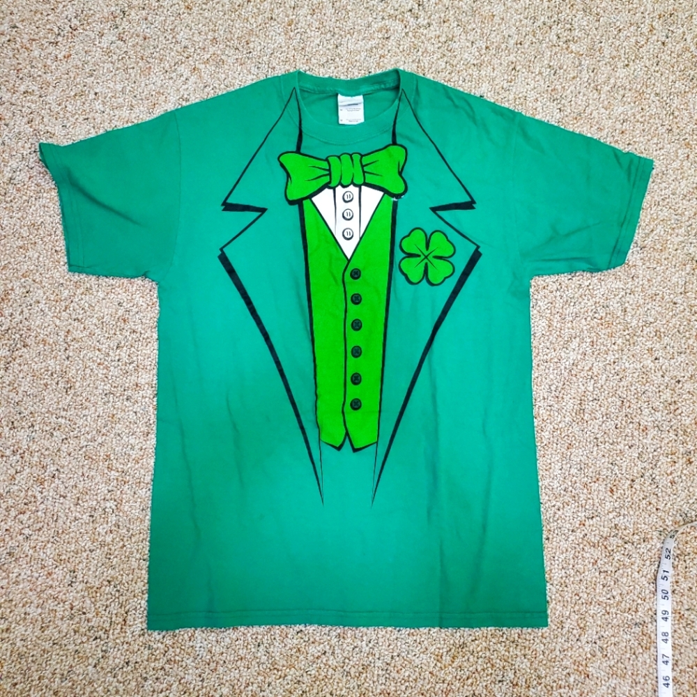 🍉  T Shirt Green tuxedo tee M